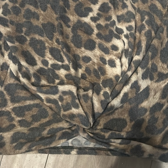 Leopard sweatshirt with twist front - Picture 2 of 6